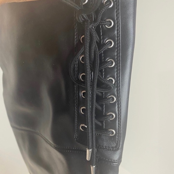 Over the knee Boots | Material Girl
Priyanka Over The Knee Boots Black
size 8.5 - Picture 5 of 11